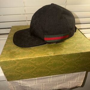 Authentic Gucci Black Cap with Signature Stripe unisex